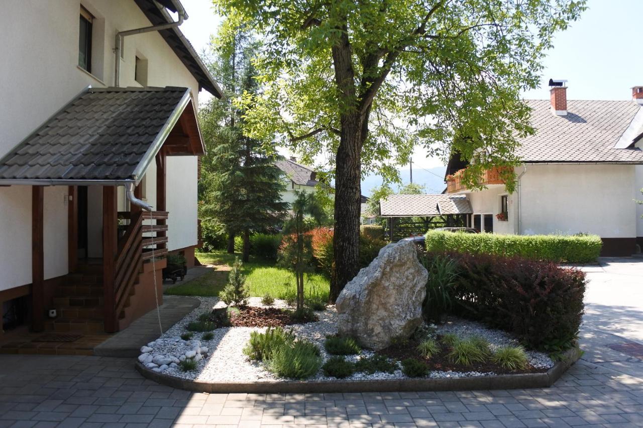Apartma Vrh * Lesce (Upper Carniola)